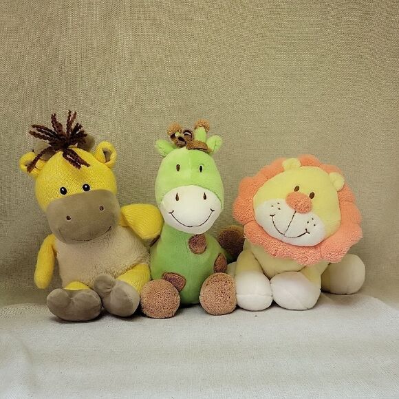 Lil' Sweetez Giraffe And Lion, Spark Create Imagine Giraffe Rattle Plush - Picture 1 of 10